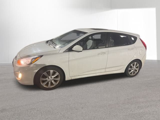 Used 2012 Hyundai Accent SE image 2