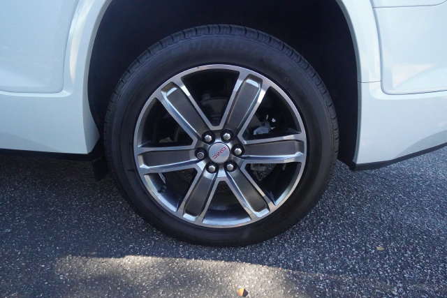 Used 2017 GMC Acadia Denali w/ Technology Package FWD image 36