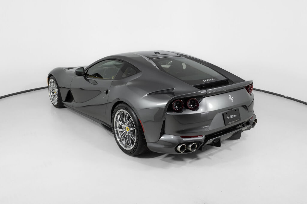 Used 2019 Ferrari 812 Superfast RWD image 5