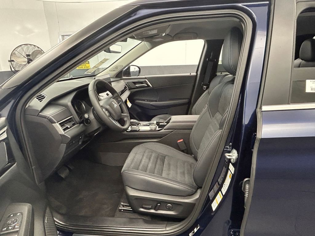 New 2026 Mitsubishi Outlander SE FWD image 12