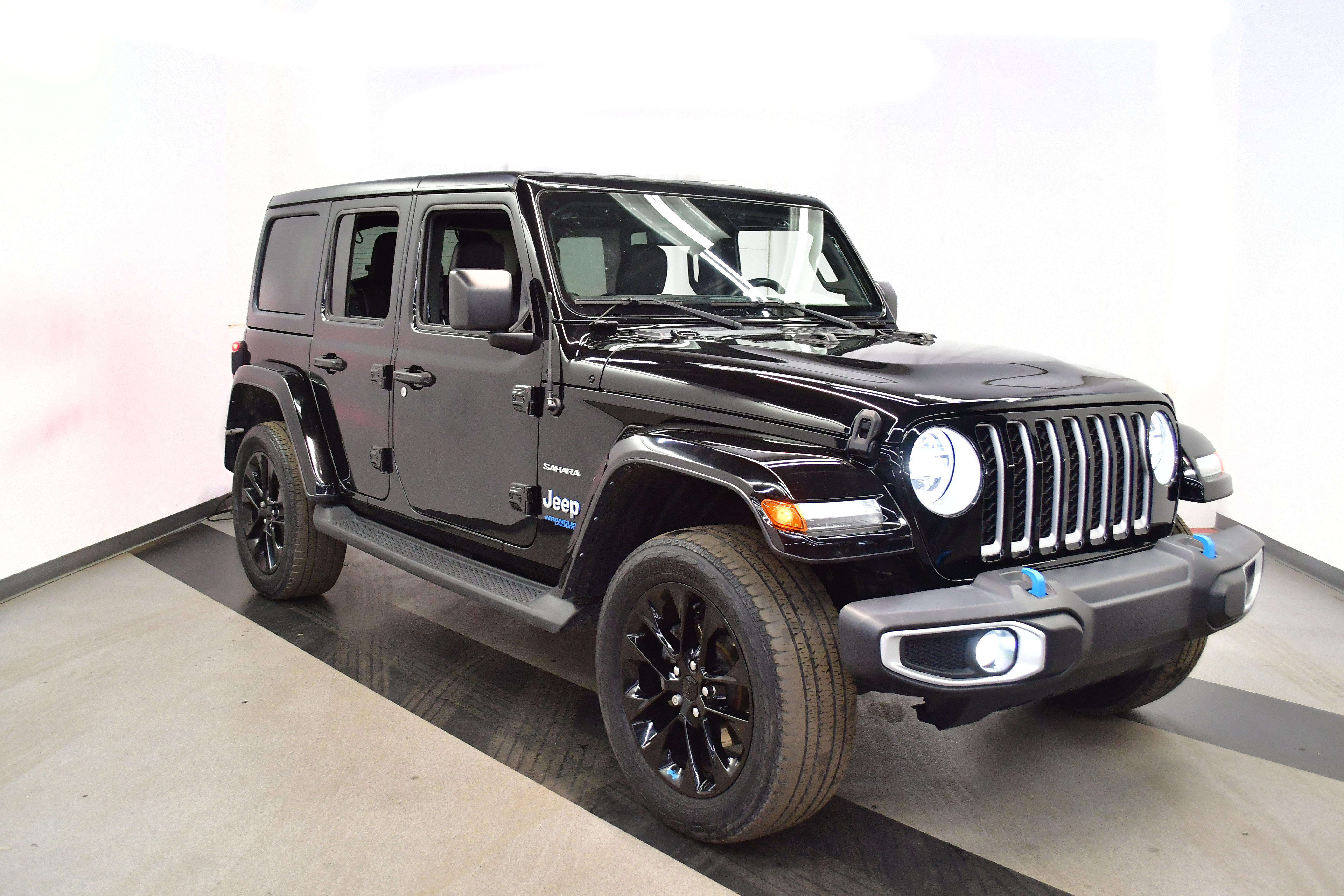 Used 2022 Jeep Wrangler Unlimited Sahara image 2
