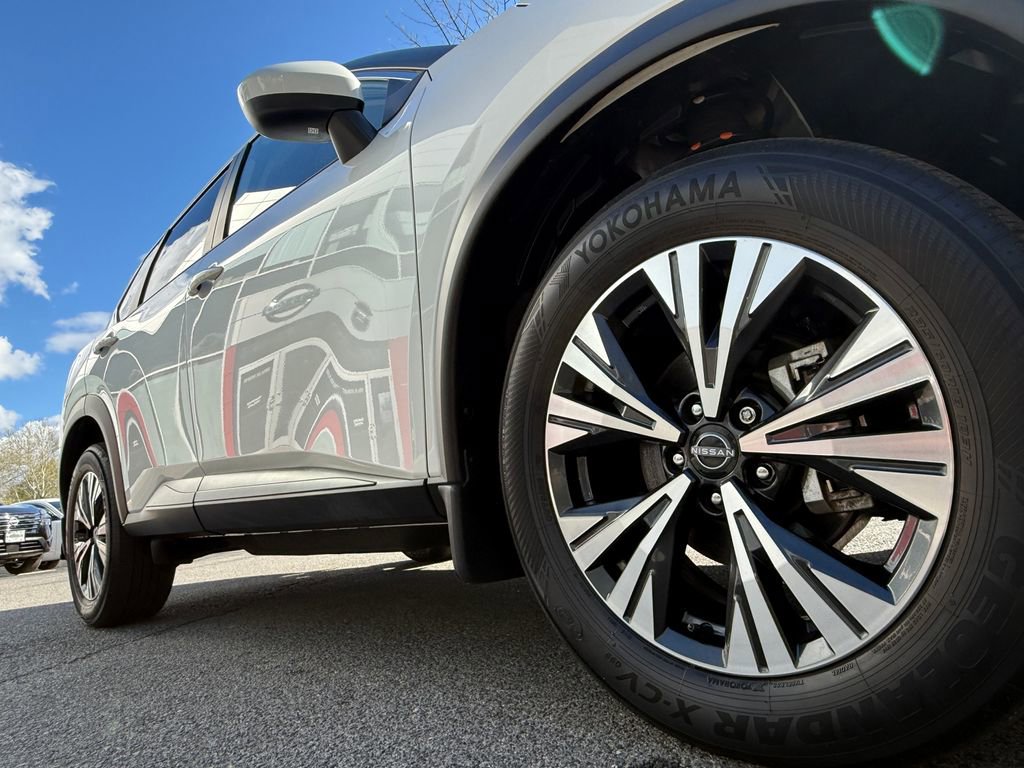 Used 2023 Nissan Rogue SV AWD/4WD image 9