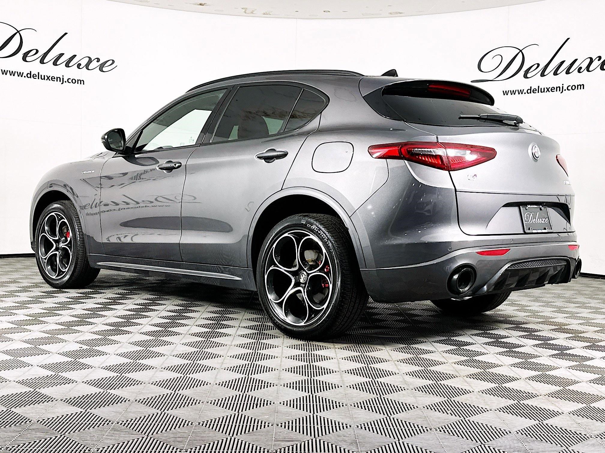 Used 2022 Alfa Romeo Stelvio Veloce image 4