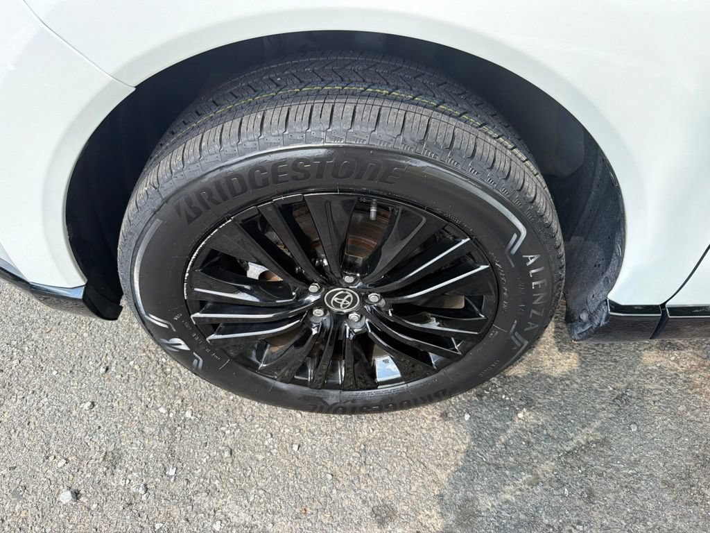 Used 2023 Toyota Venza Nightshade AWD/4WD image 35