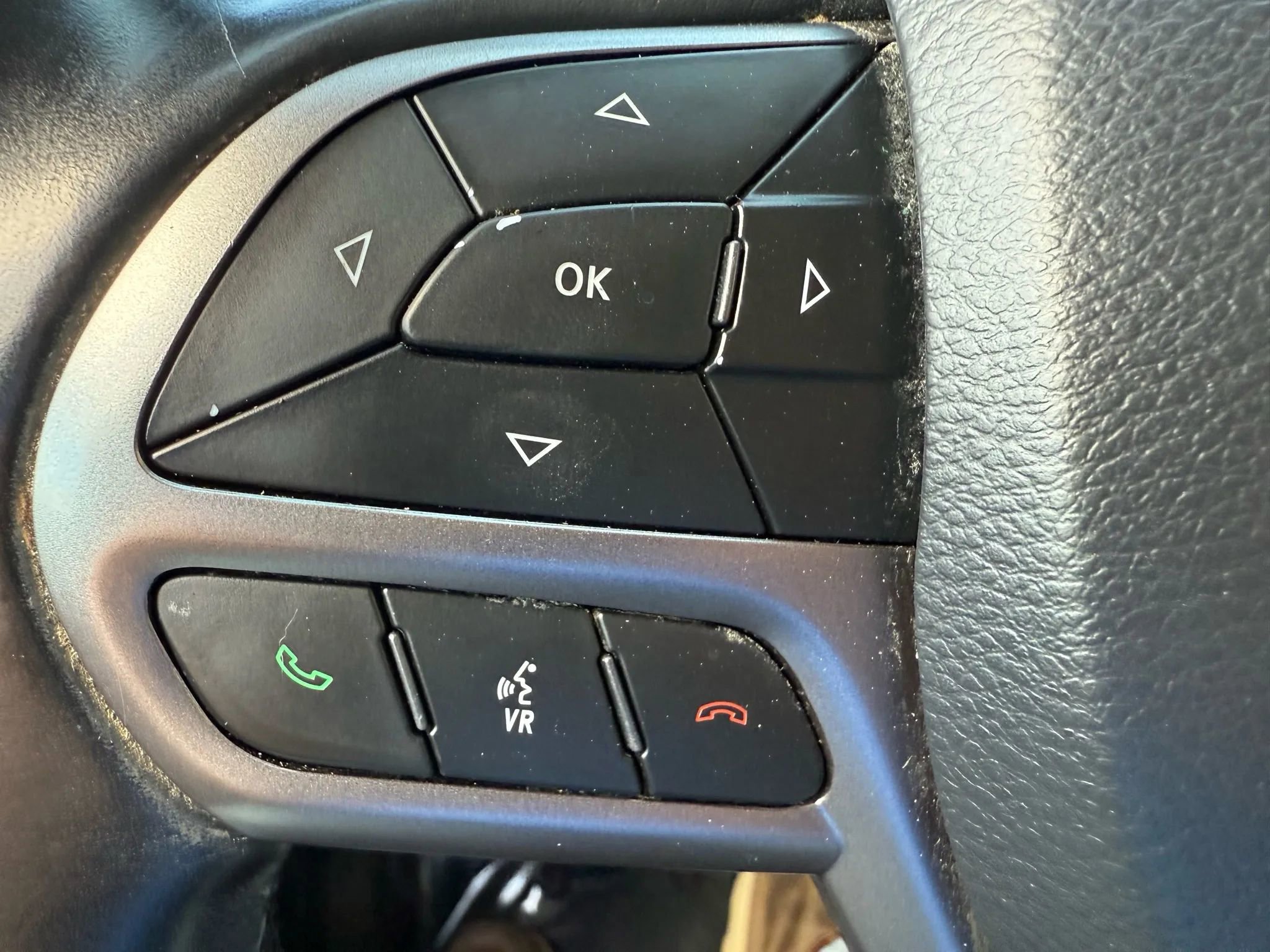 Used 2020 Jeep Cherokee Limited FWD image 13