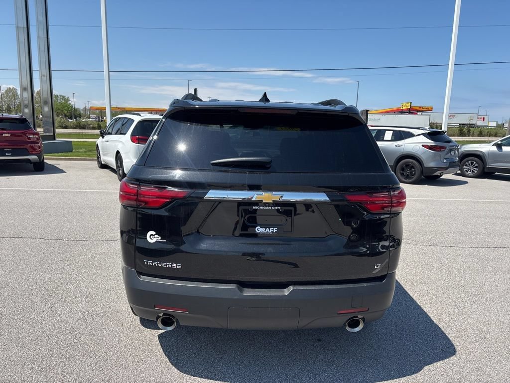Used 2023 Chevrolet Traverse LT FWD image 3