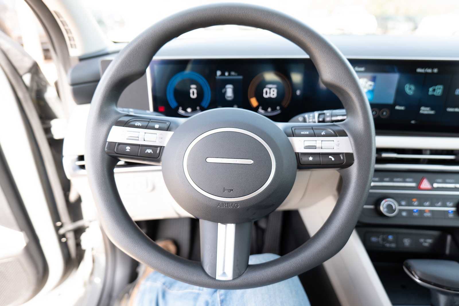 Used 2025 Hyundai Tucson SE image 12