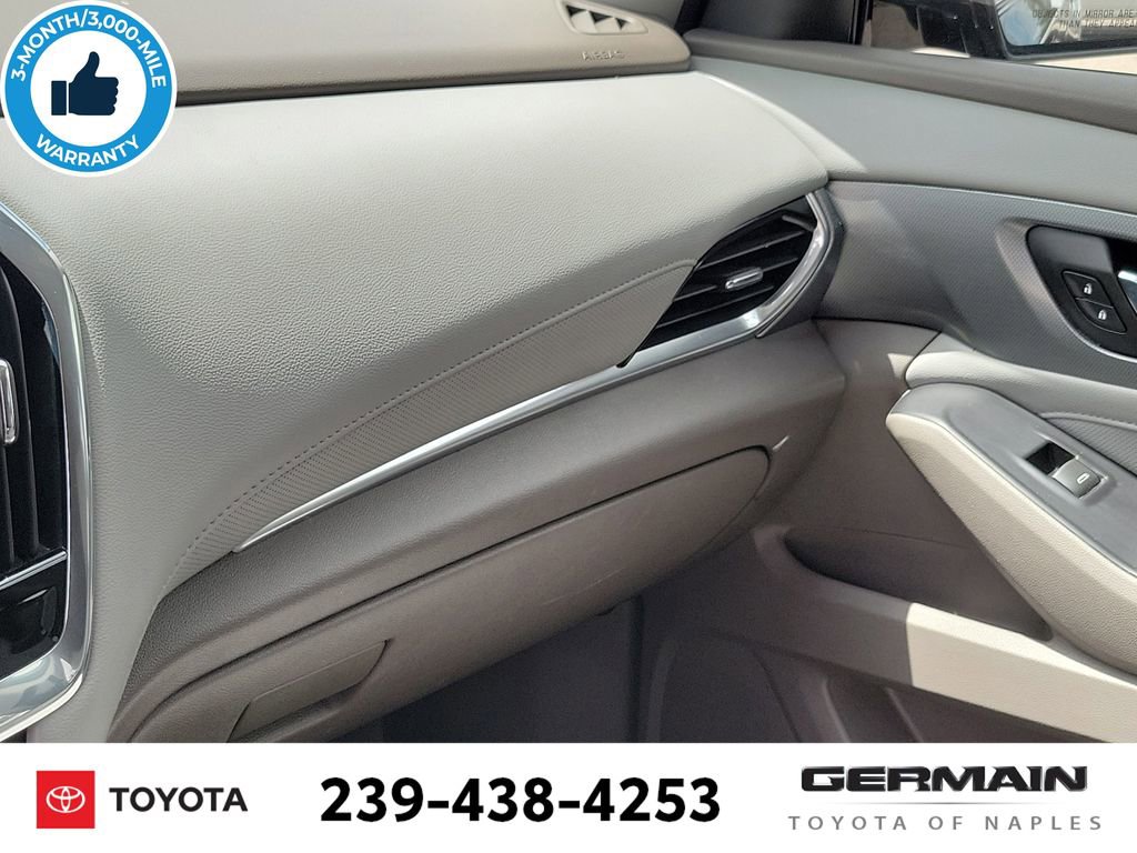 Used 2018 Chevrolet Traverse Premier AWD/4WD image 36