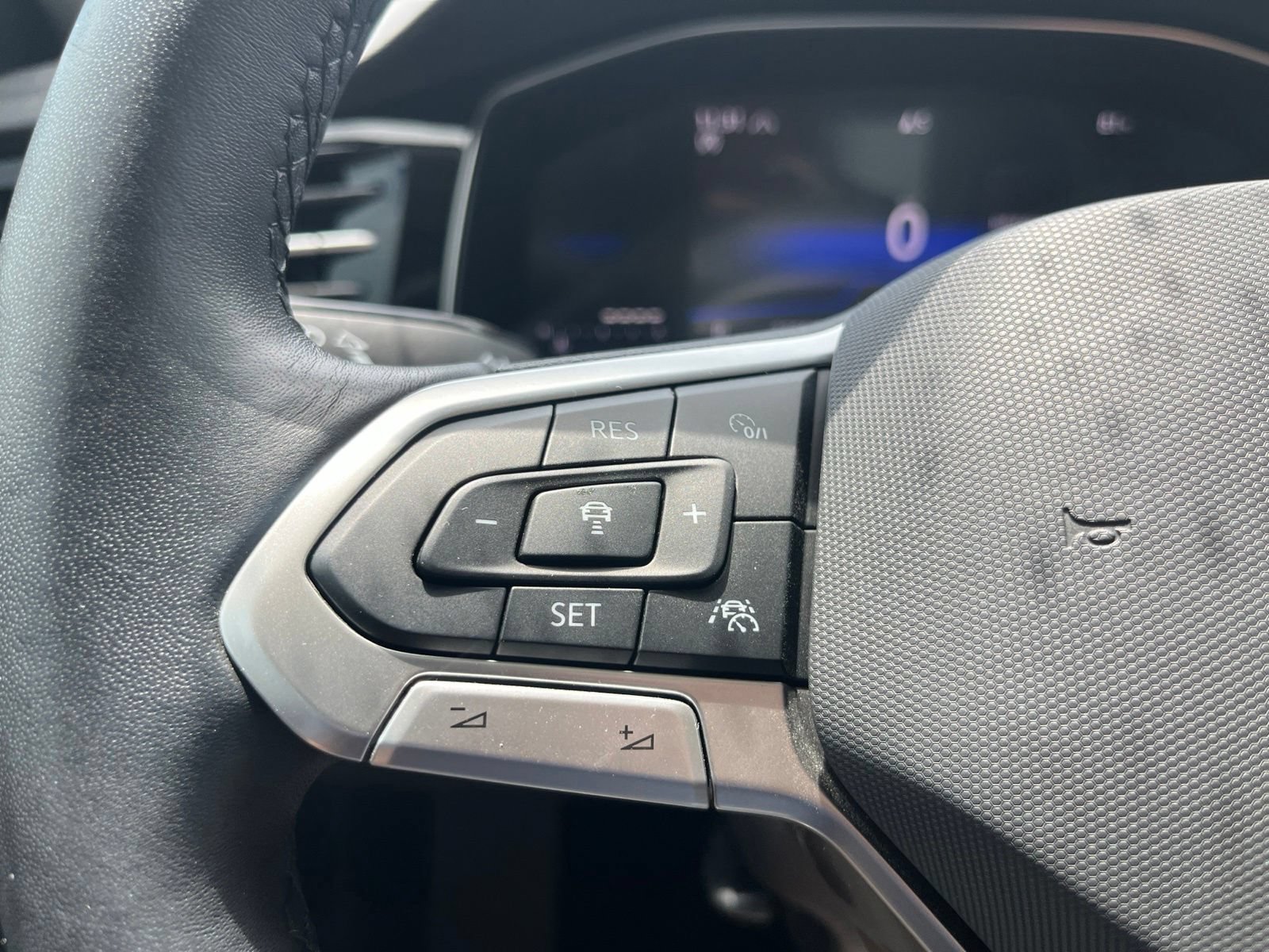 Certified 2025 Volkswagen Jetta SE FWD image 14