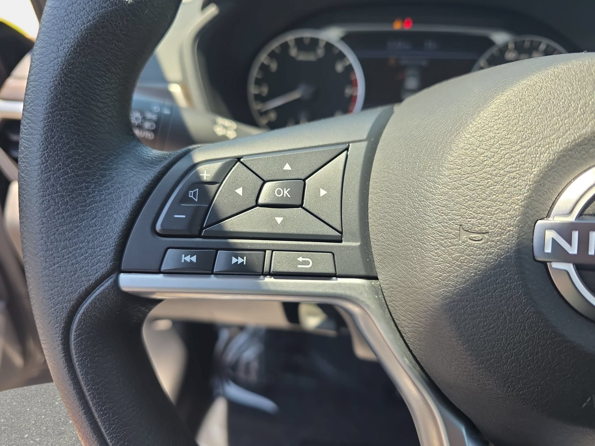 Used 2023 Nissan Altima 2.5 SV FWD image 17