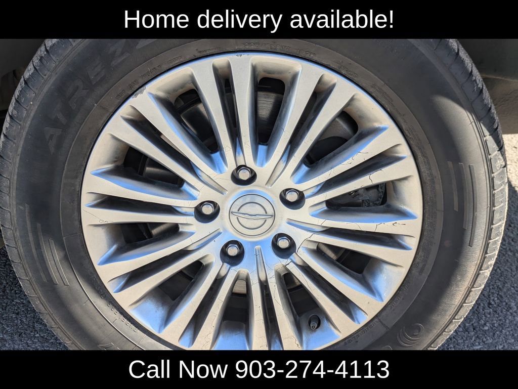 Used 2014 Chrysler Town & Country Touring-L w/ Driver Convenience Group image 10