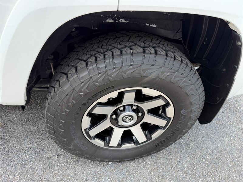 Used 2019 Toyota 4Runner TRD Off-Road Premium AWD/4WD image 16