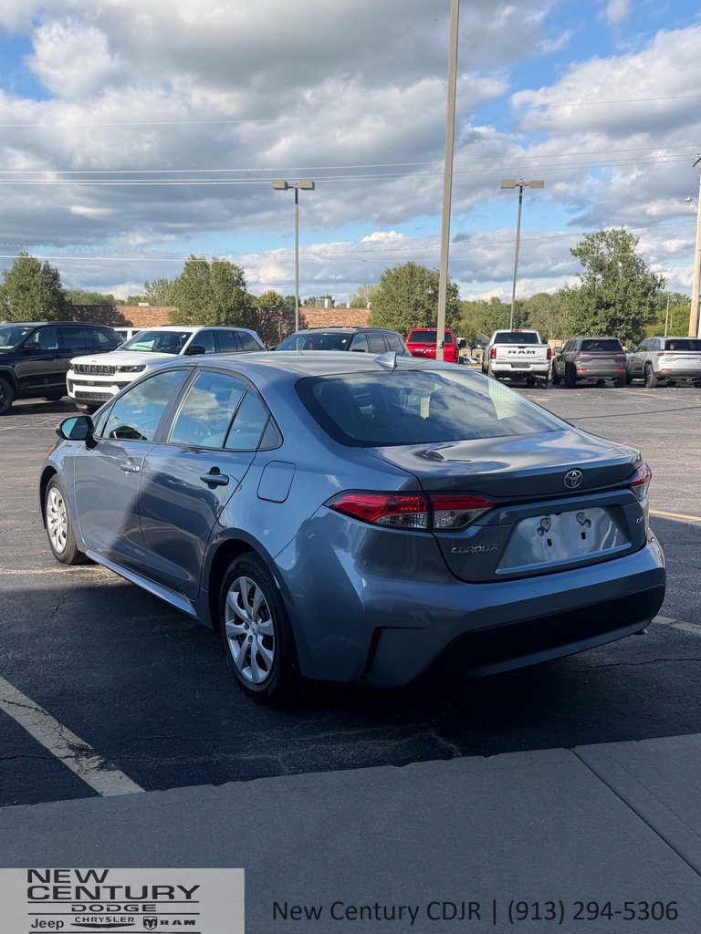 Used 2025 Toyota Corolla LE FWD image 3