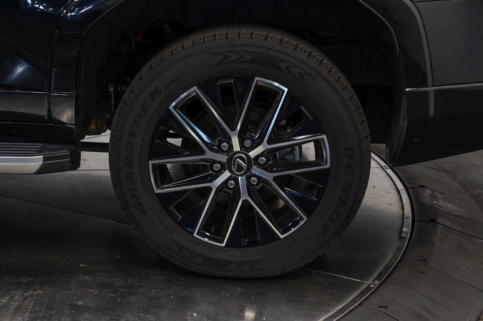 Used 2024 Lexus GX 550 w/ Accessory Package (Z1) AWD/4WD image 10