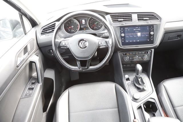 Used 2018 Volkswagen Tiguan SE w/ Panoramic Sunroof Package image 19