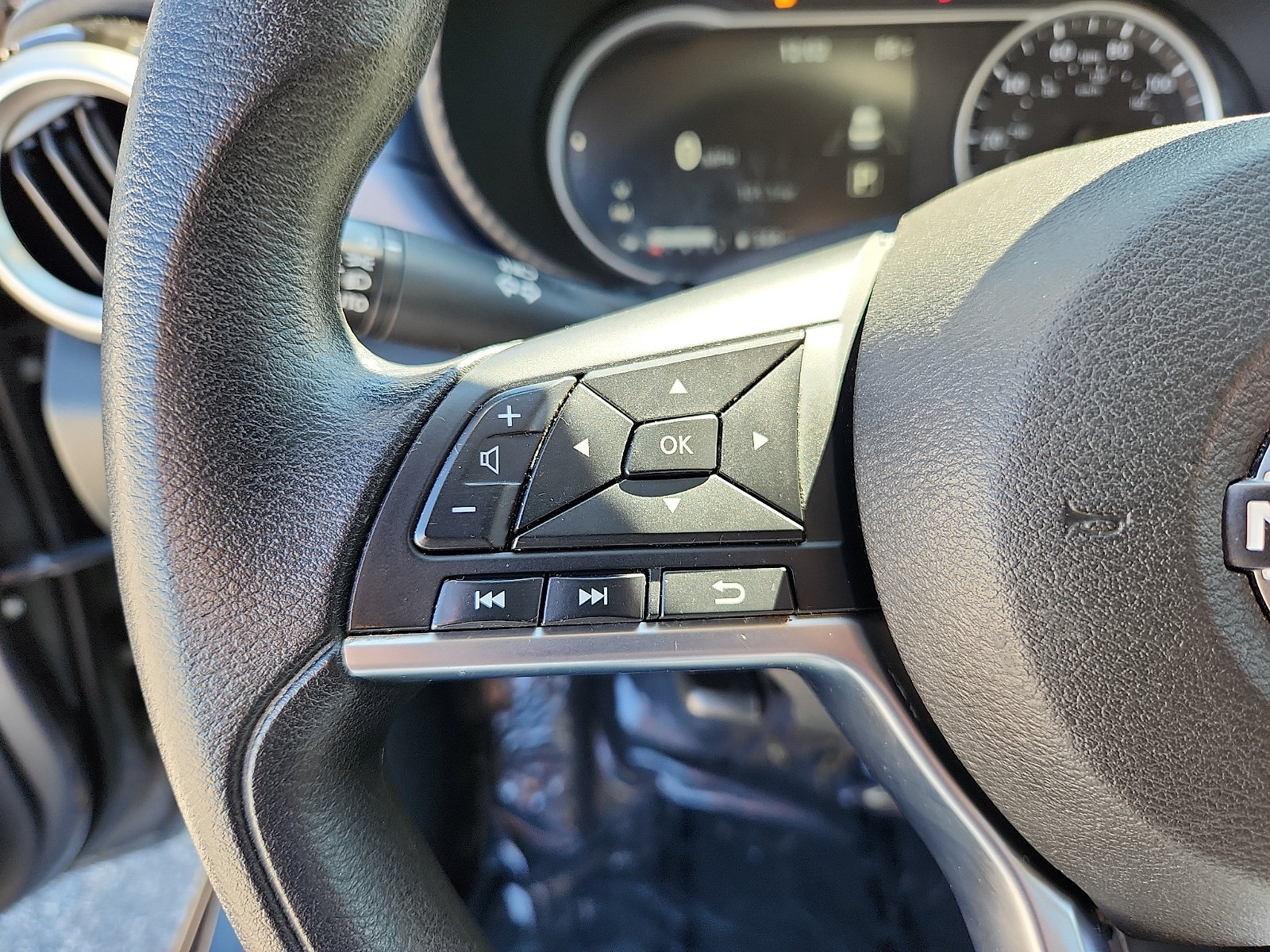 Used 2024 Nissan Versa SV FWD image 20