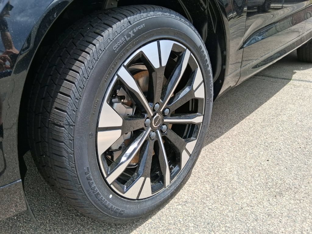 New 2026 Volvo XC60 T8 Plus w/ Protection Package Premier AWD/4WD image 4