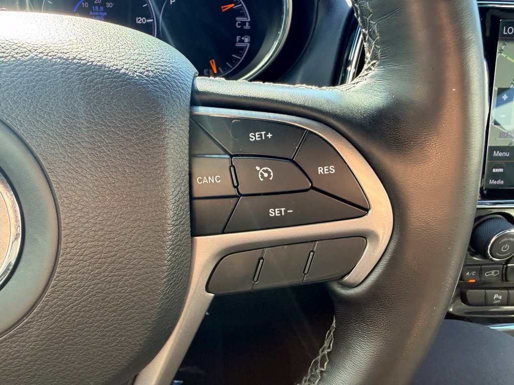 Used 2021 Jeep Grand Cherokee Overland AWD/4WD image 35