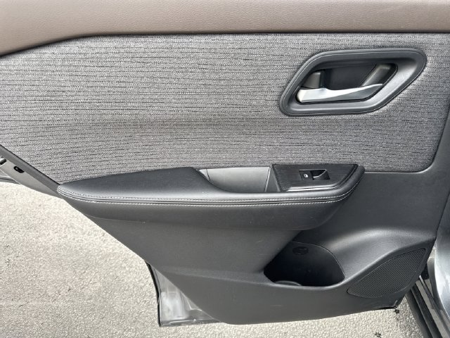Used 2021 Nissan Rogue SV AWD/4WD image 15