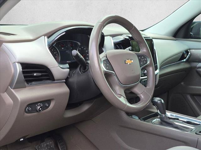 Used 2020 Chevrolet Traverse LT FWD image 2