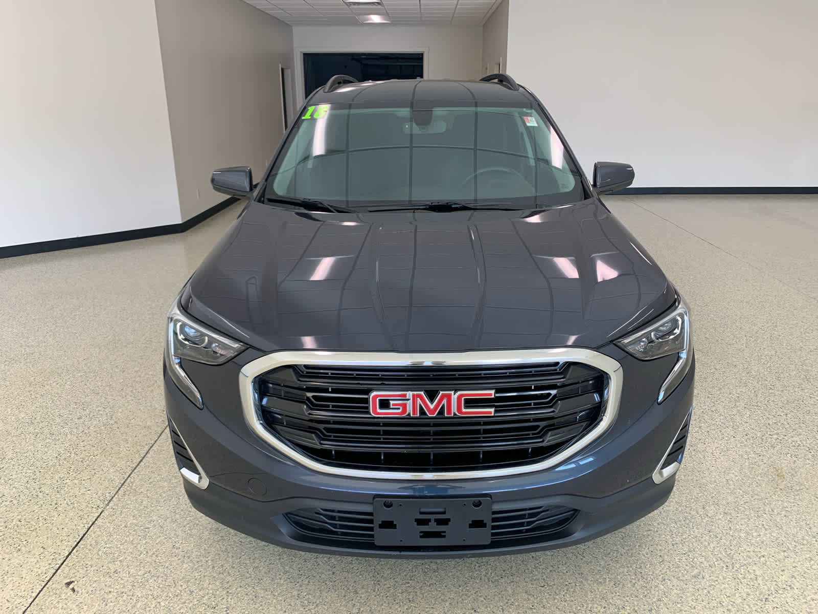 Used 2018 GMC Terrain SLE w/ Driver Convenience Package image 2