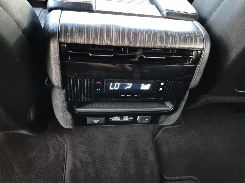Used 2024 Jeep Wagoneer Series II w/ Flexible Seating Group AWD/4WD image 19