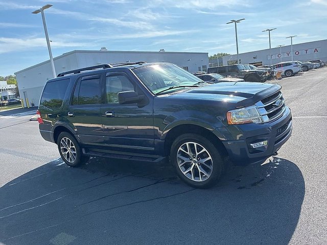 Used 2017 Ford Expedition XLT w/ Equipment Group 202A AWD/4WD image 3