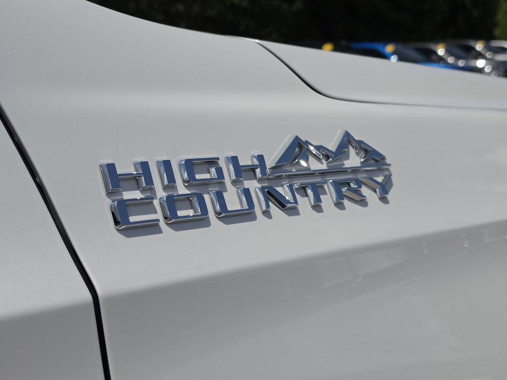 Used 2023 Chevrolet Suburban High Country w/ Premium Package 2 AWD/4WD image 11