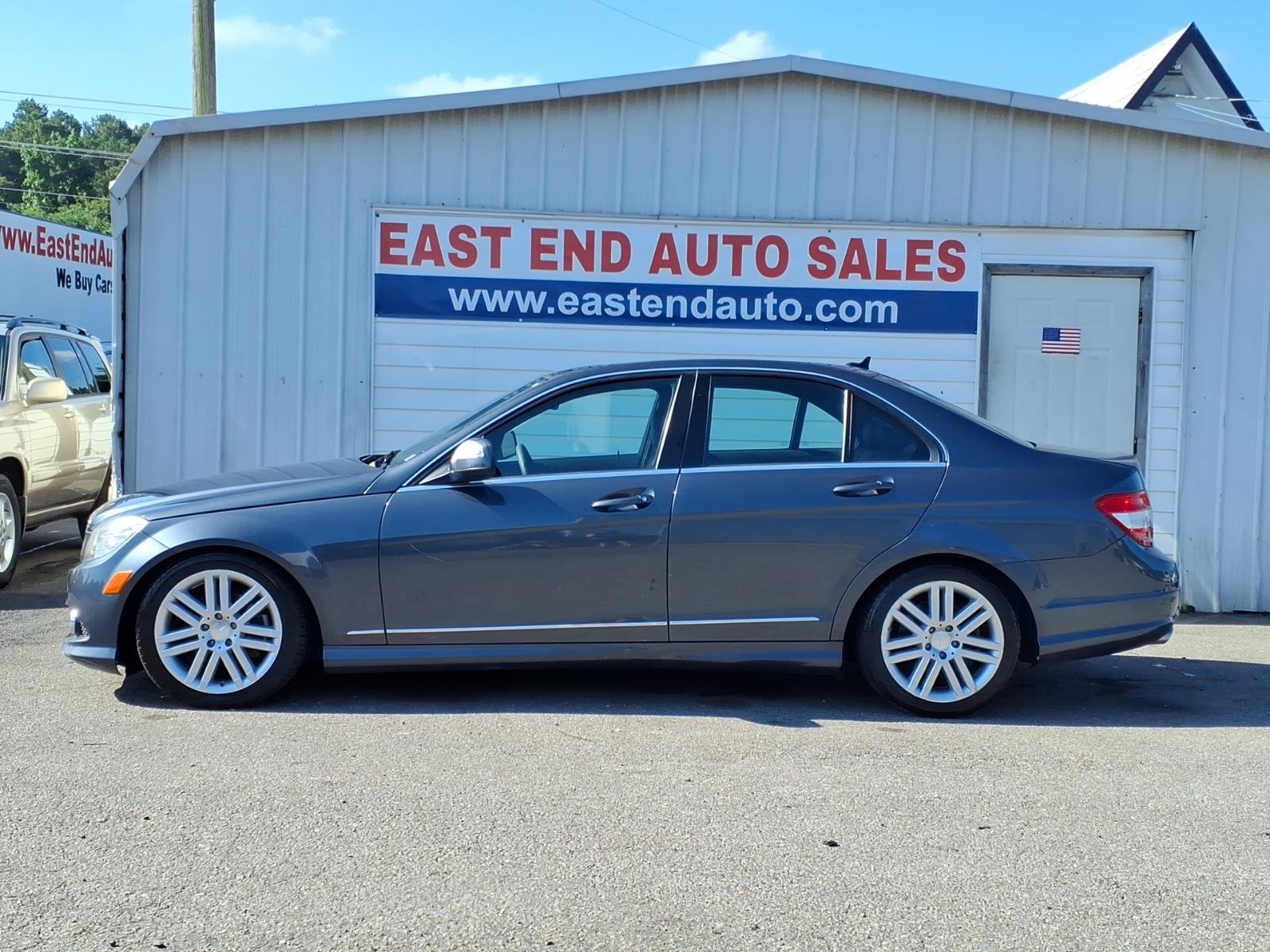 Used 2009 Mercedes-Benz C 300 4MATIC Sedan image 2