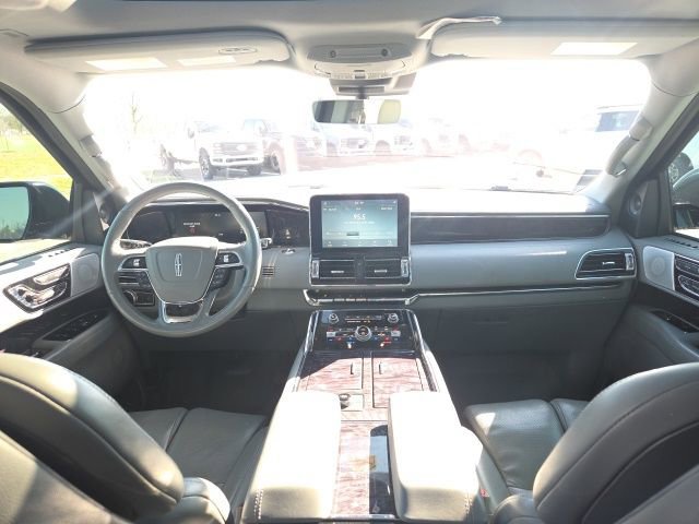 Used 2020 Lincoln Navigator Reserve w/ Luxury Package image 25