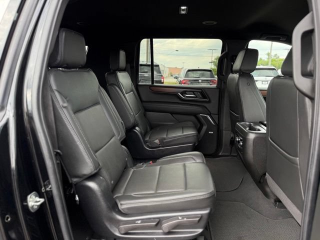 Used 2025 GMC Yukon XL Denali AWD/4WD image 16