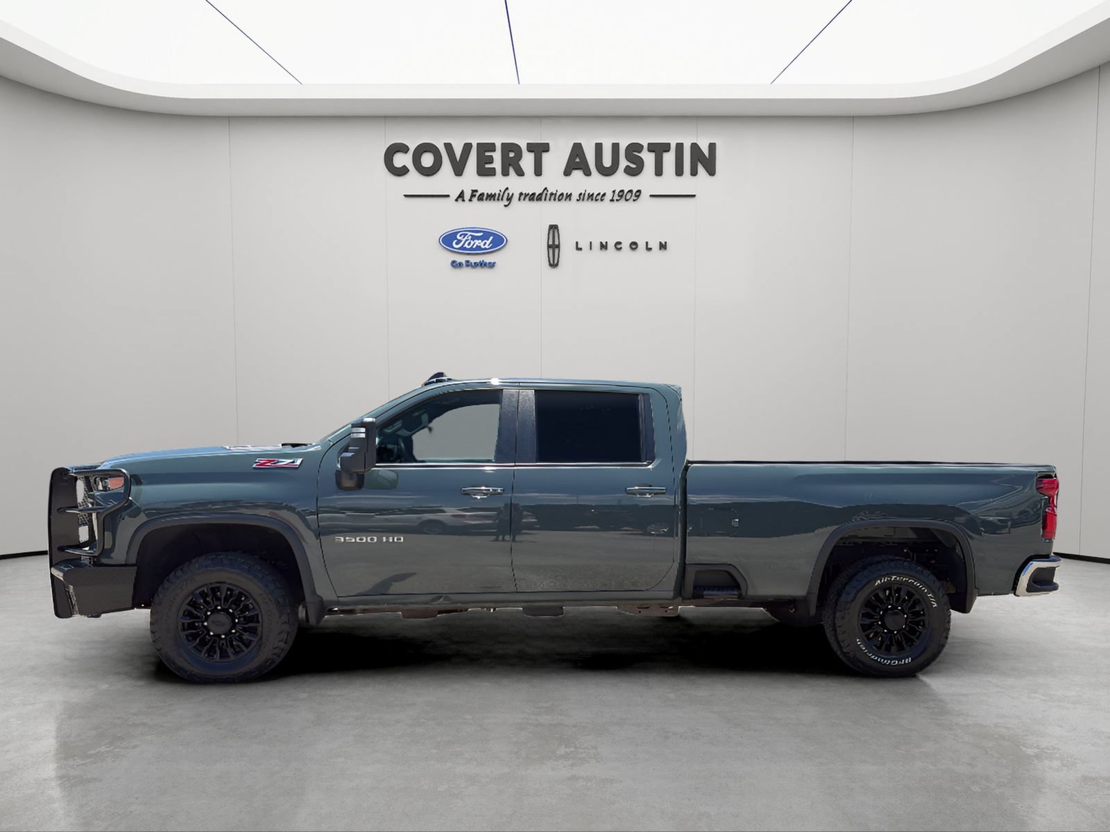 Used 2025 Chevrolet Silverado 3500 LT w/ Convenience Package AWD/4WD image 2