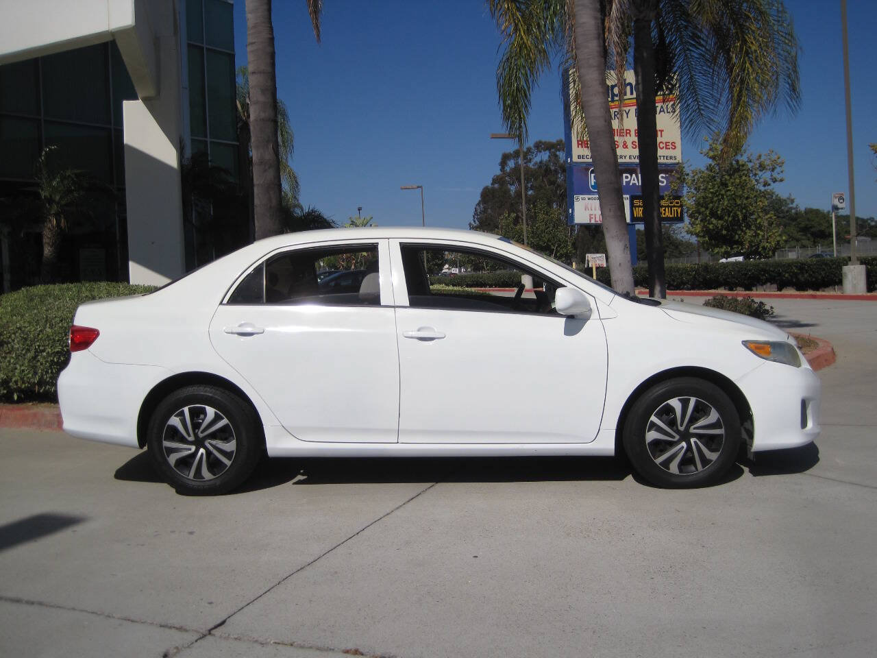 Used 2013 Toyota Corolla L FWD image 30