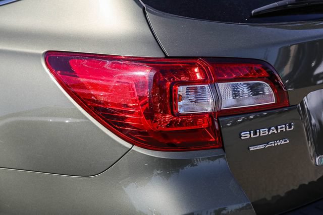 Used 2017 Subaru Outback 3.6R Limited AWD/4WD image 10