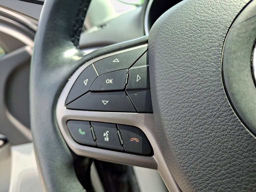Used 2021 Jeep Cherokee Latitude Lux w/ Sun & Sound Group AWD/4WD image 23