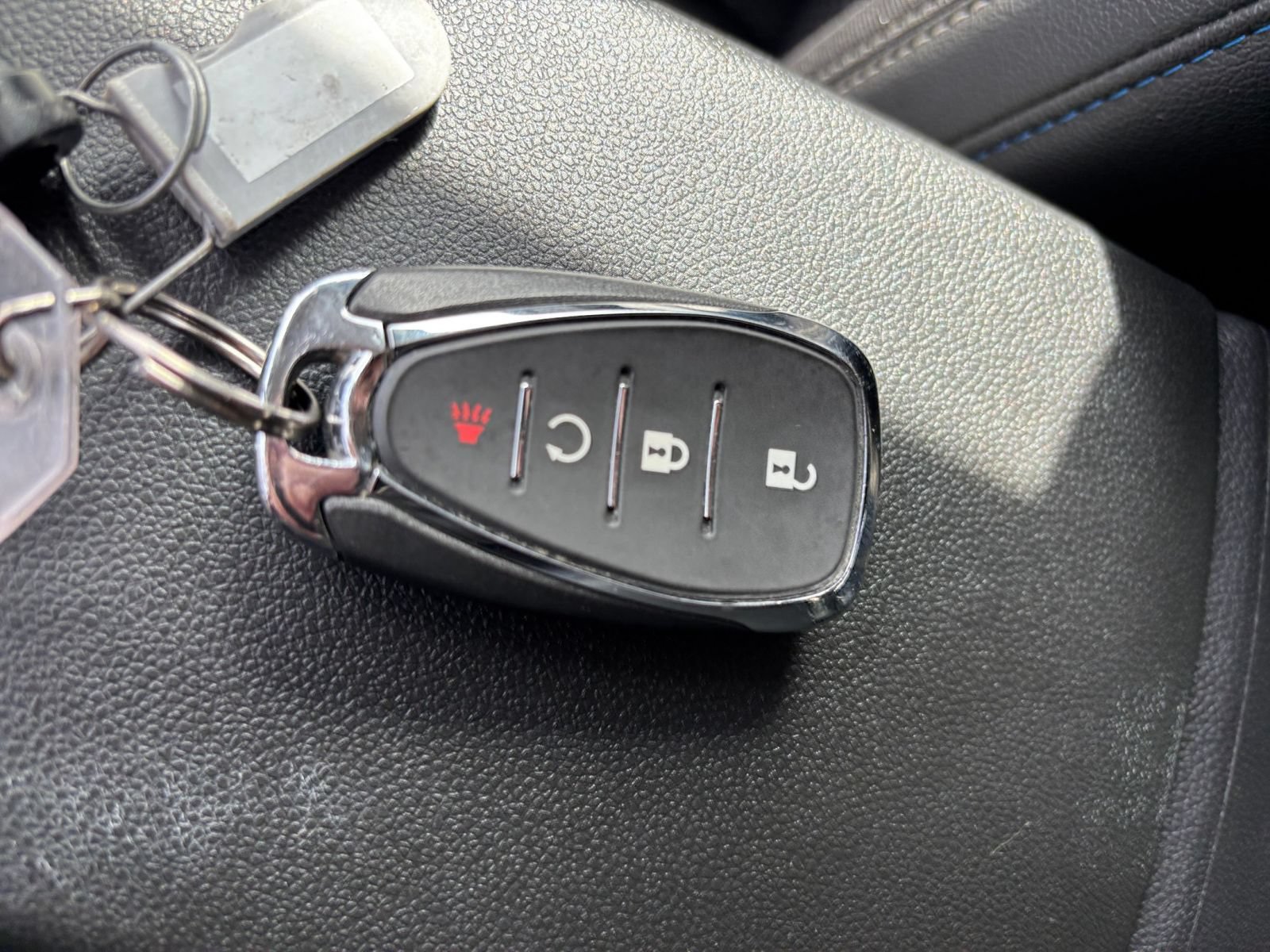 Used 2025 Chevrolet Trax LT FWD image 17