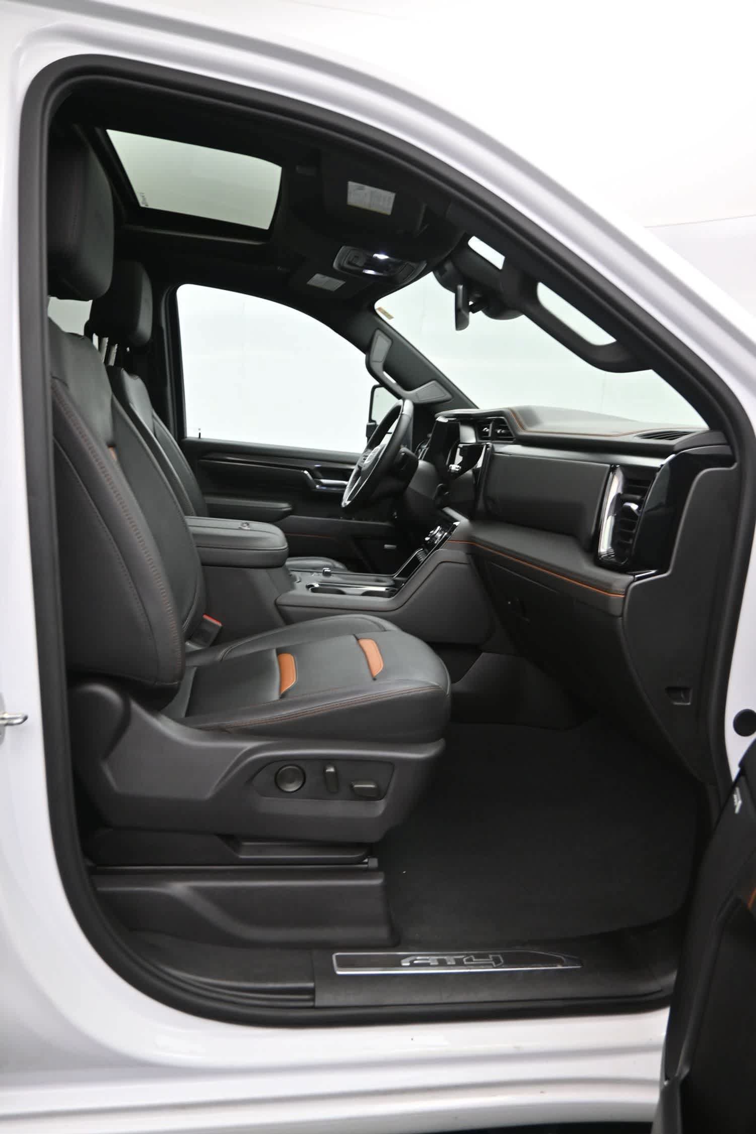 Used 2024 GMC Sierra 2500 AT4 w/ AT4 Preferred Package AWD/4WD image 11