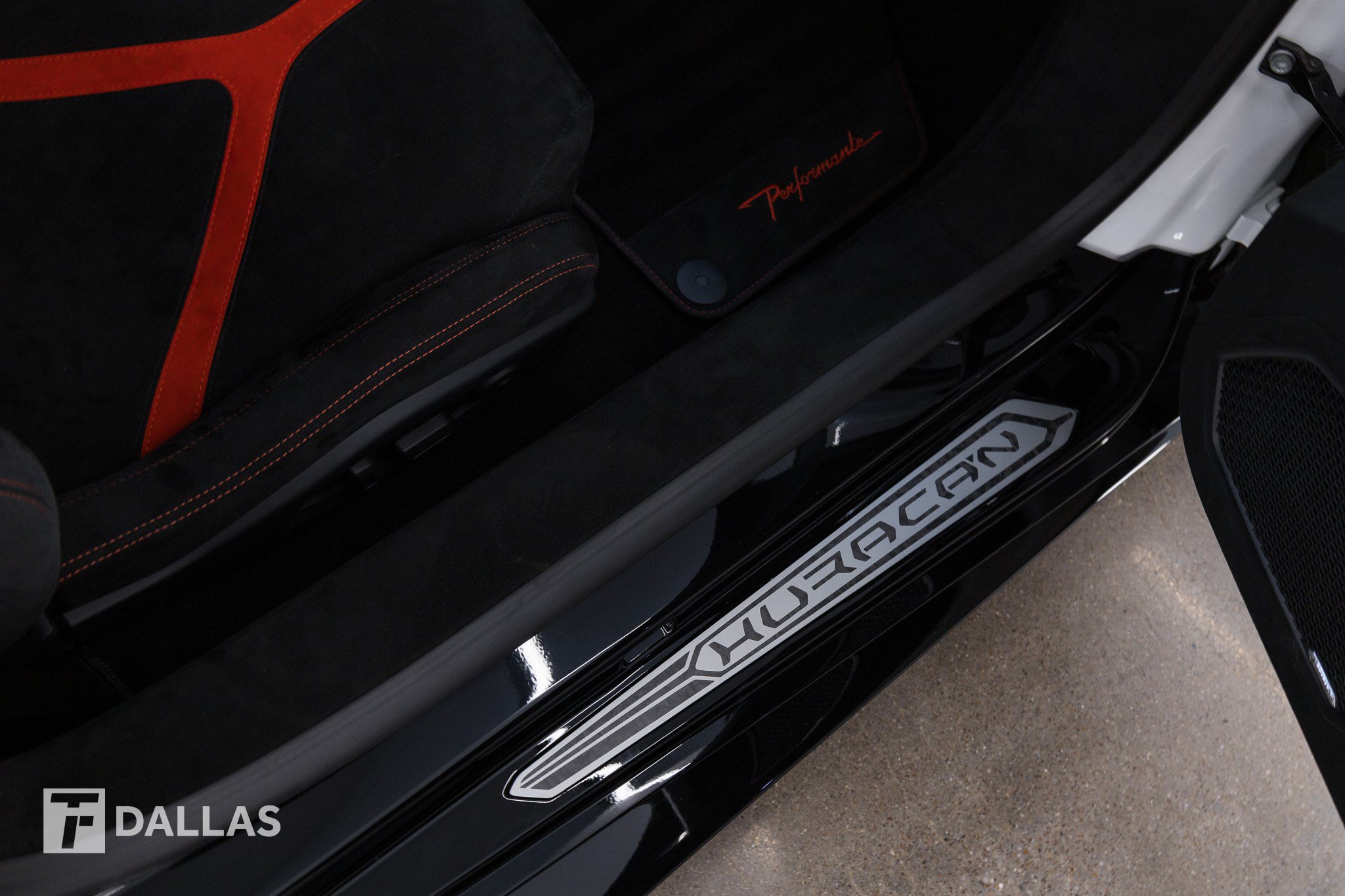 Used 2018 Lamborghini Huracan Performante AWD/4WD image 39