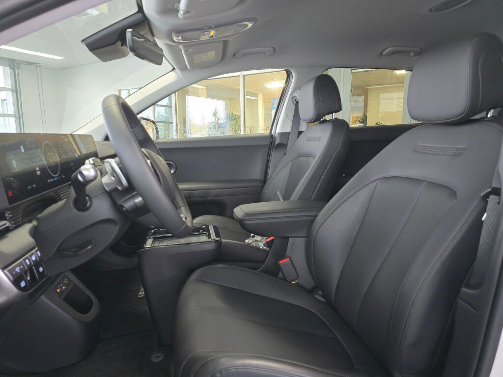 New 2025 Hyundai Ioniq 5 SEL image 17