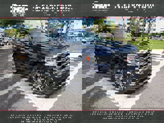 Used 2022 GMC Acadia SLT w/ Preferred Package