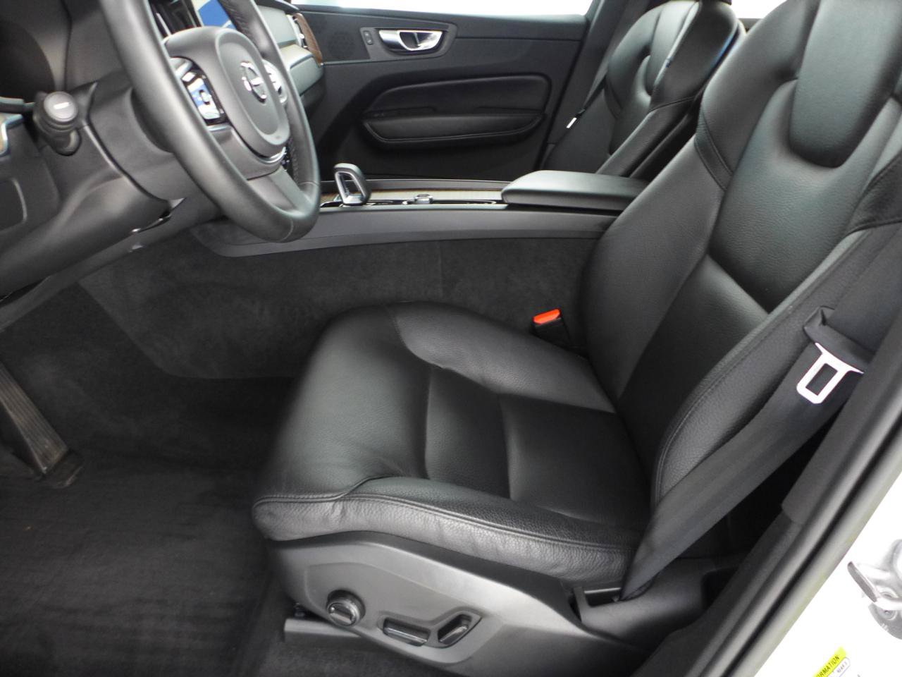 Used 2023 Volvo XC60 B5 Plus w/ Climate Package AWD/4WD image 41