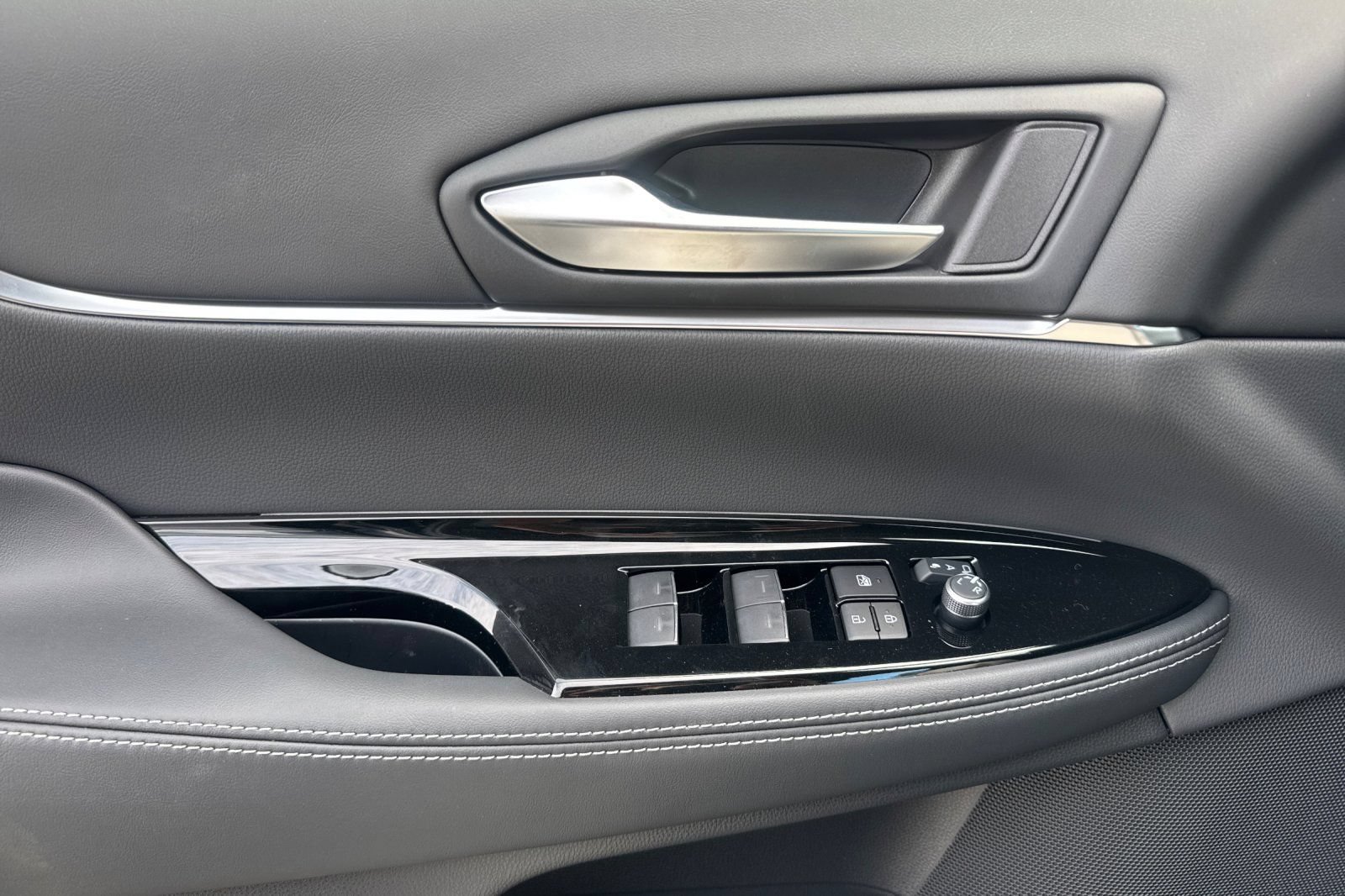 New 2026 Toyota Mirai RWD image 13