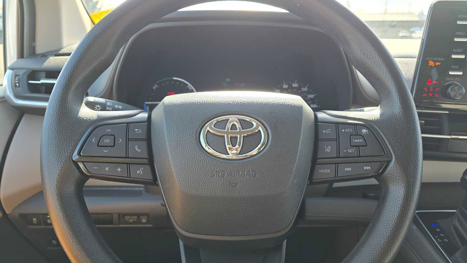 Used 2024 Toyota Sienna LE image 29