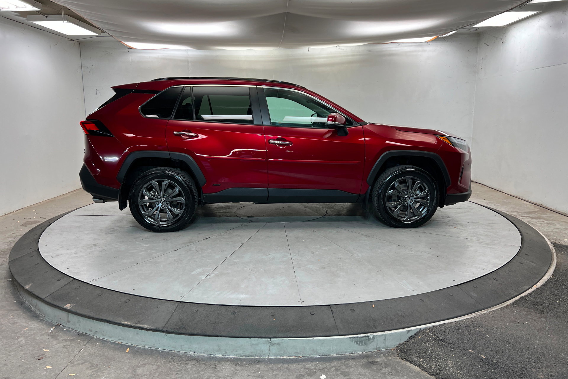 Used 2023 Toyota RAV4 Limited AWD/4WD image 7