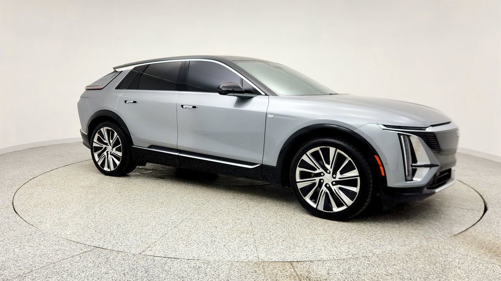 Used 2024 Cadillac Lyriq Luxury image 3