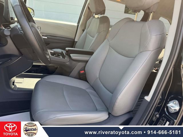 Certified 2023 Toyota Sienna XLE AWD/4WD image 10