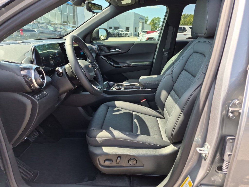 New 2027 Chevrolet Equinox LT w/ Convenience Package II FWD image 17
