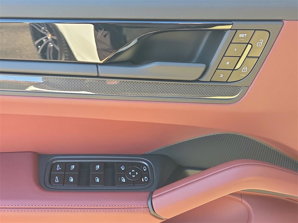 New 2026 Porsche Cayenne GTS image 7