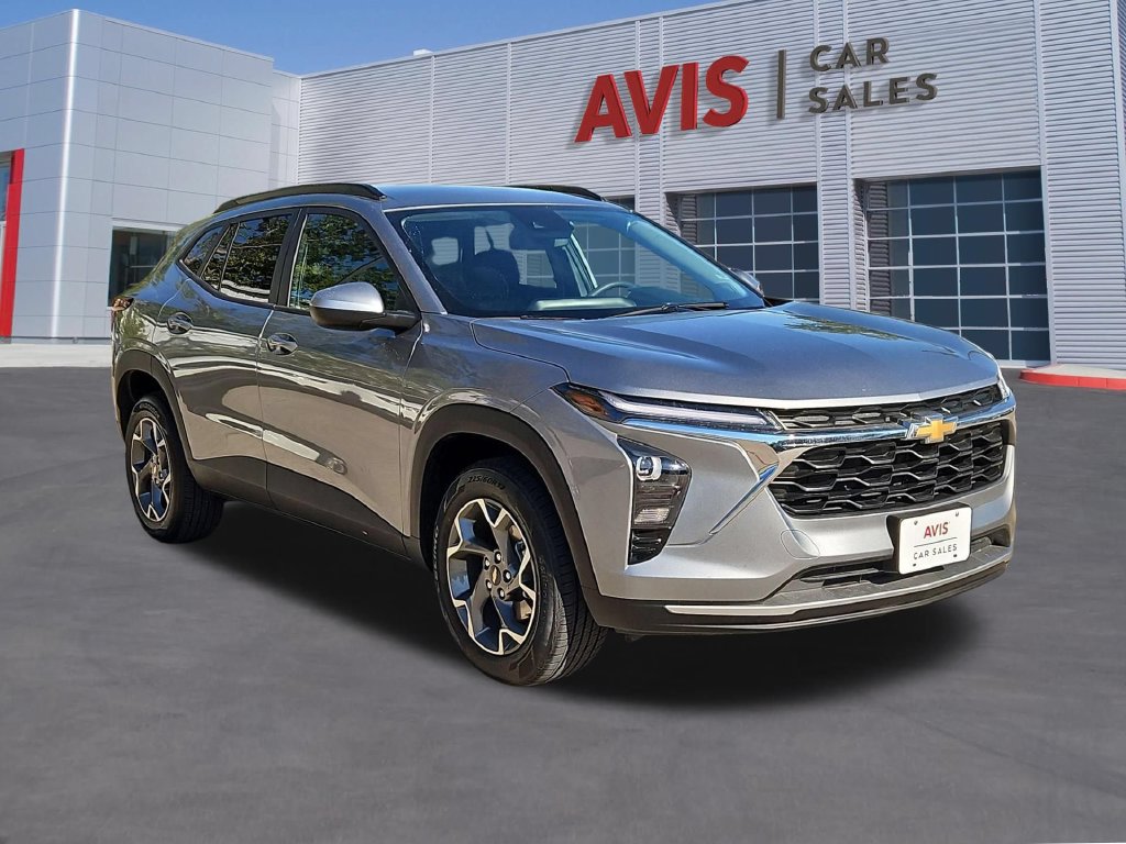 Used 2026 Chevrolet Trax LT FWD image 3