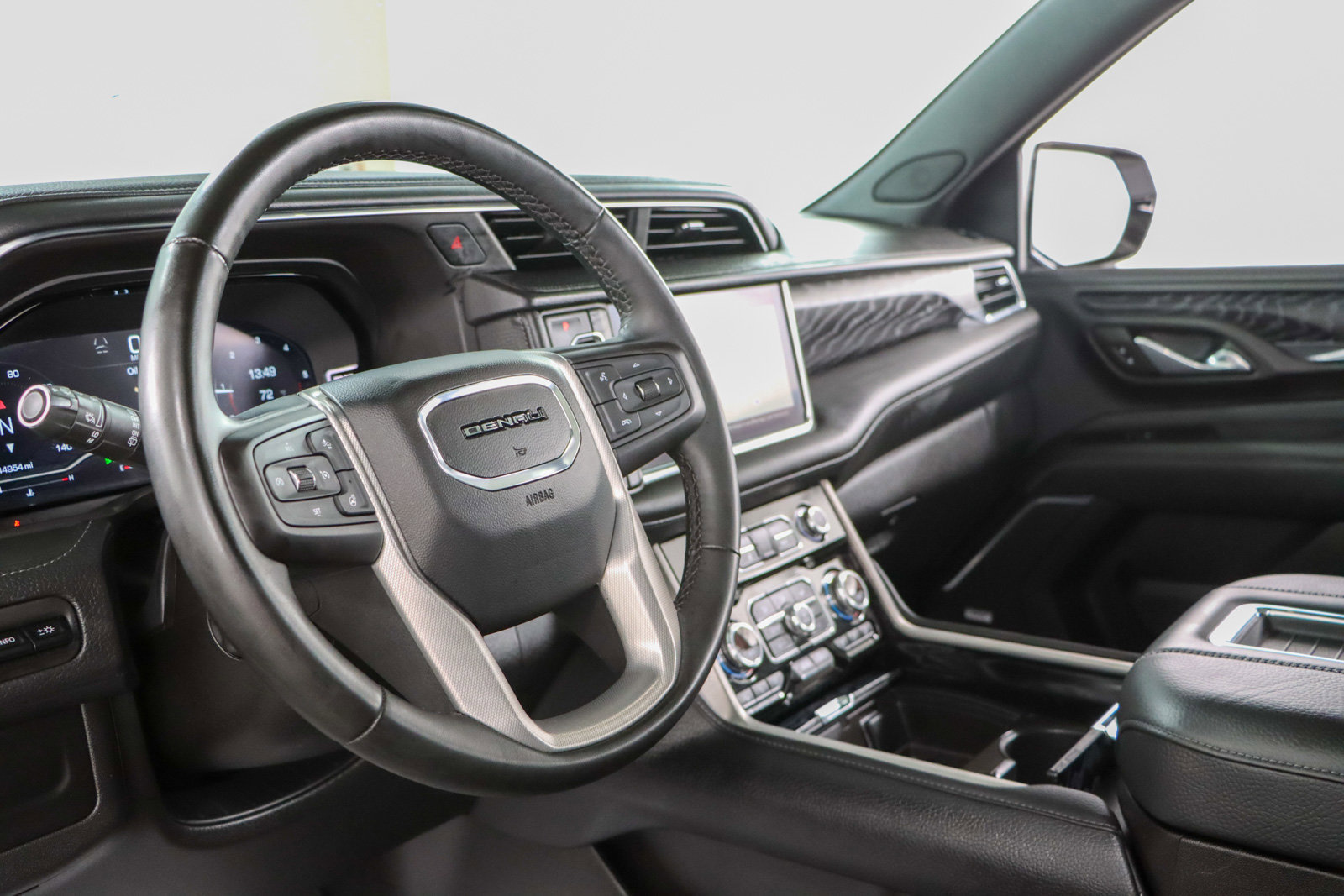 Used 2023 GMC Yukon Denali AWD/4WD image 26